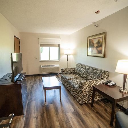 Quality Inn & Suites Watertown Near Prairie Lakes Ice Arena Extérieur photo