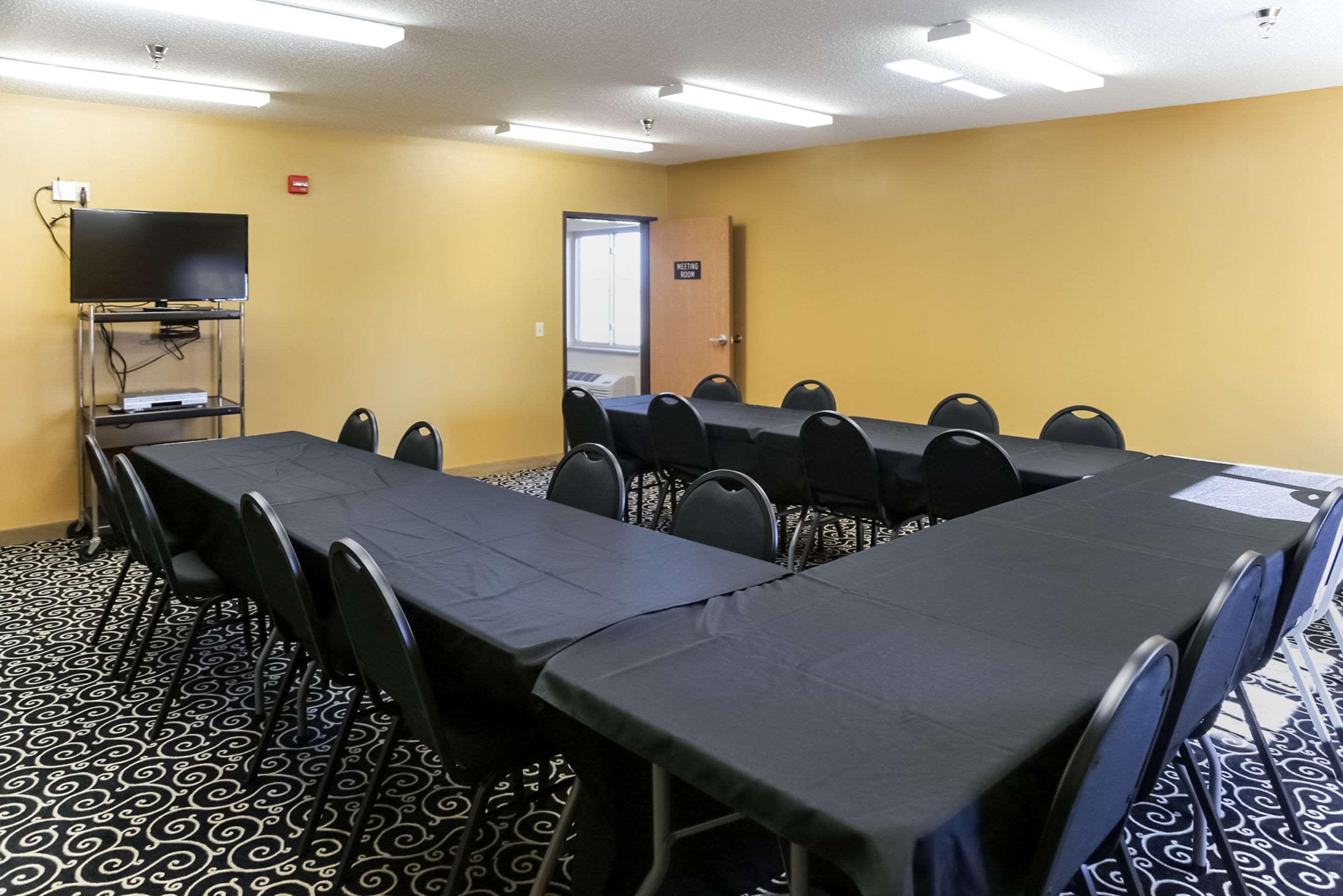 Quality Inn & Suites Watertown Near Prairie Lakes Ice Arena Extérieur photo