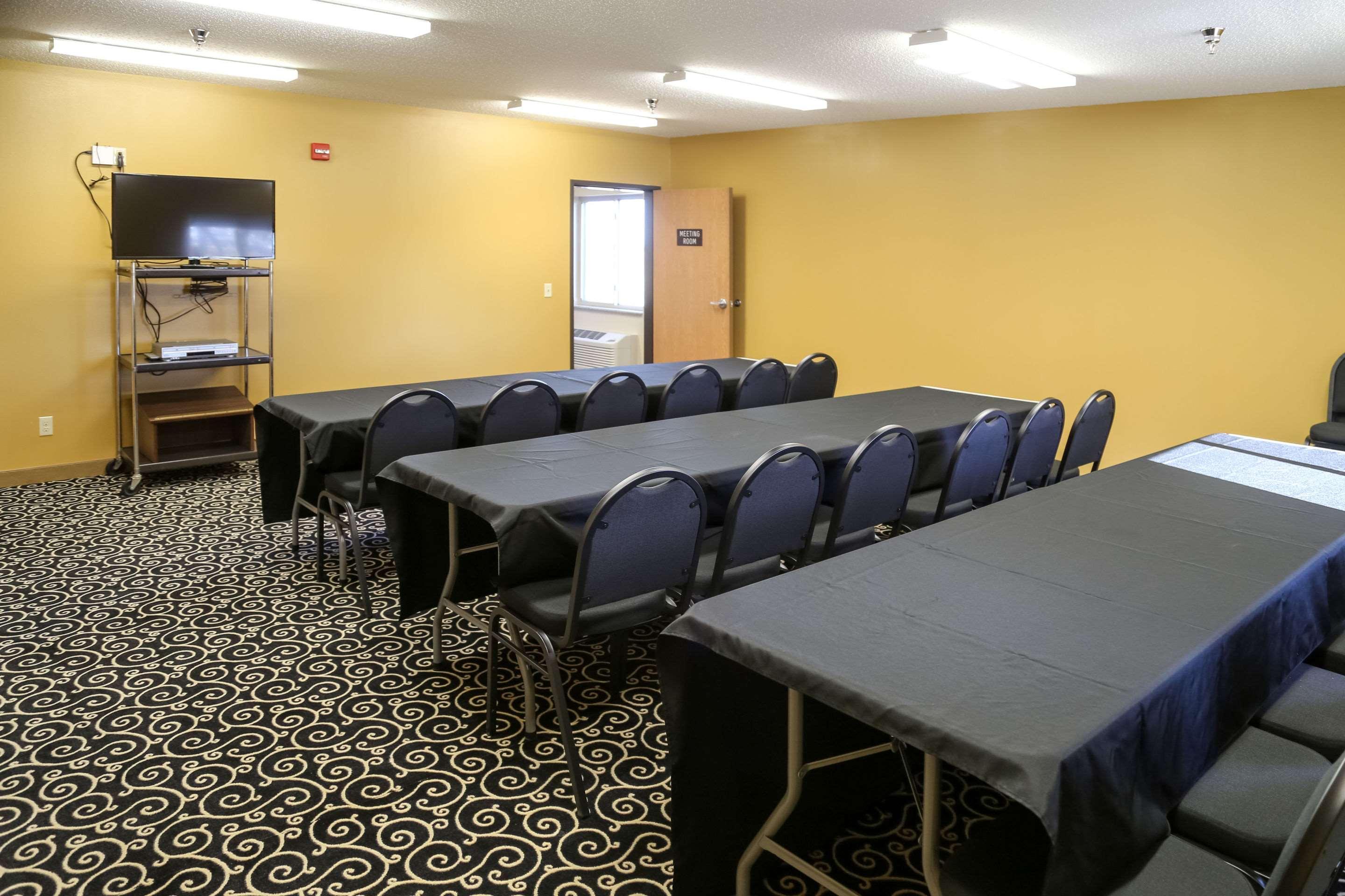 Quality Inn & Suites Watertown Near Prairie Lakes Ice Arena Extérieur photo
