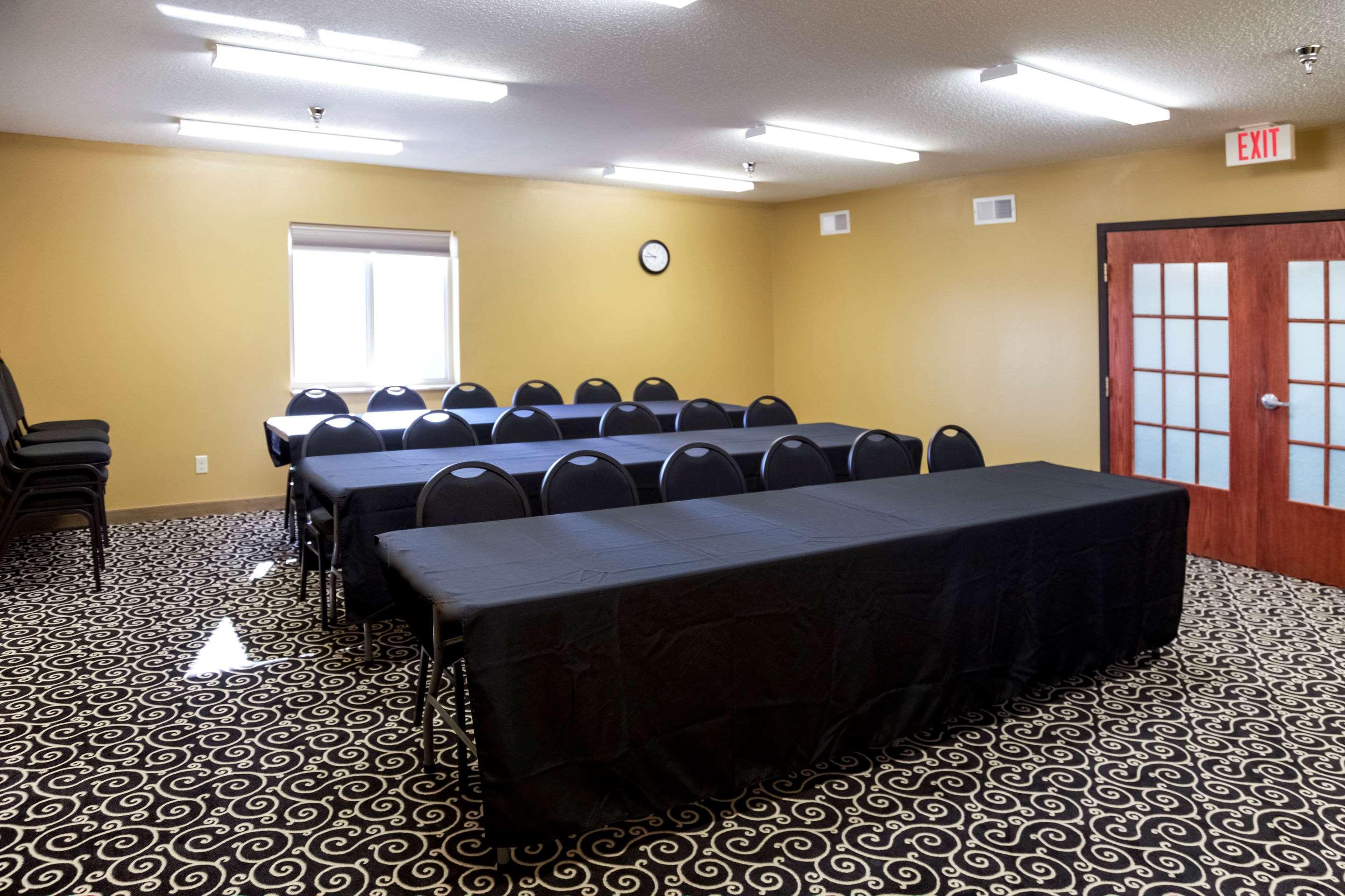 Quality Inn & Suites Watertown Near Prairie Lakes Ice Arena Extérieur photo