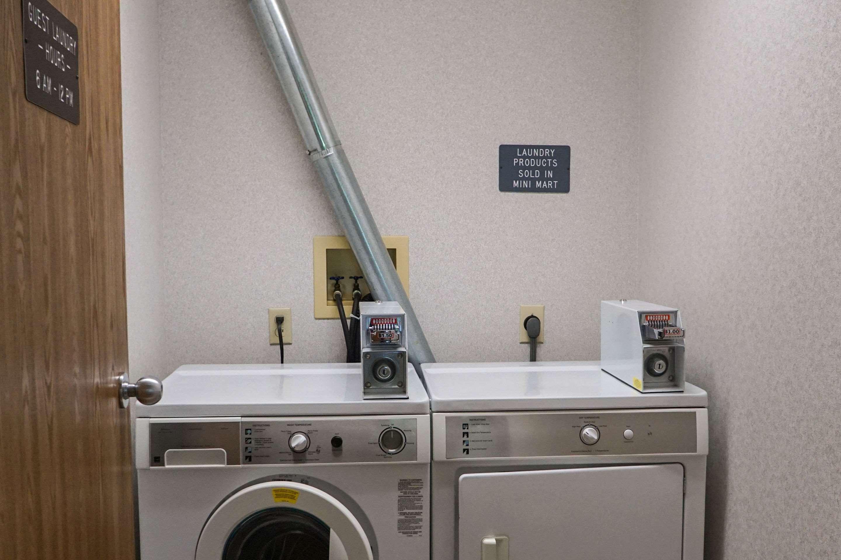 Quality Inn & Suites Watertown Near Prairie Lakes Ice Arena Extérieur photo