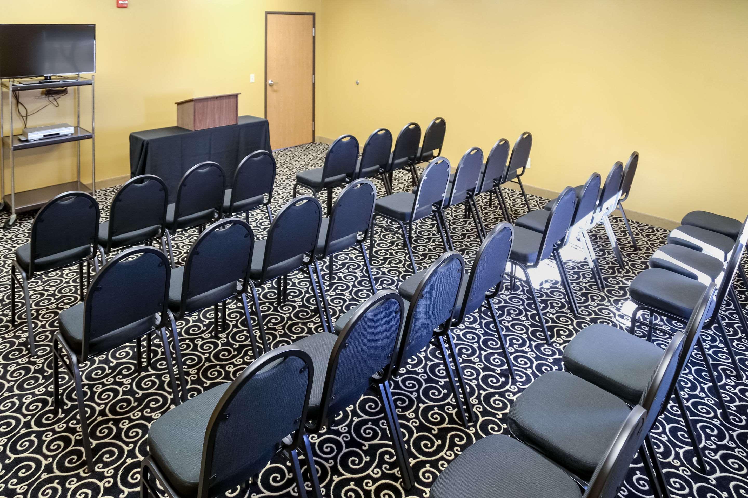 Quality Inn & Suites Watertown Near Prairie Lakes Ice Arena Extérieur photo