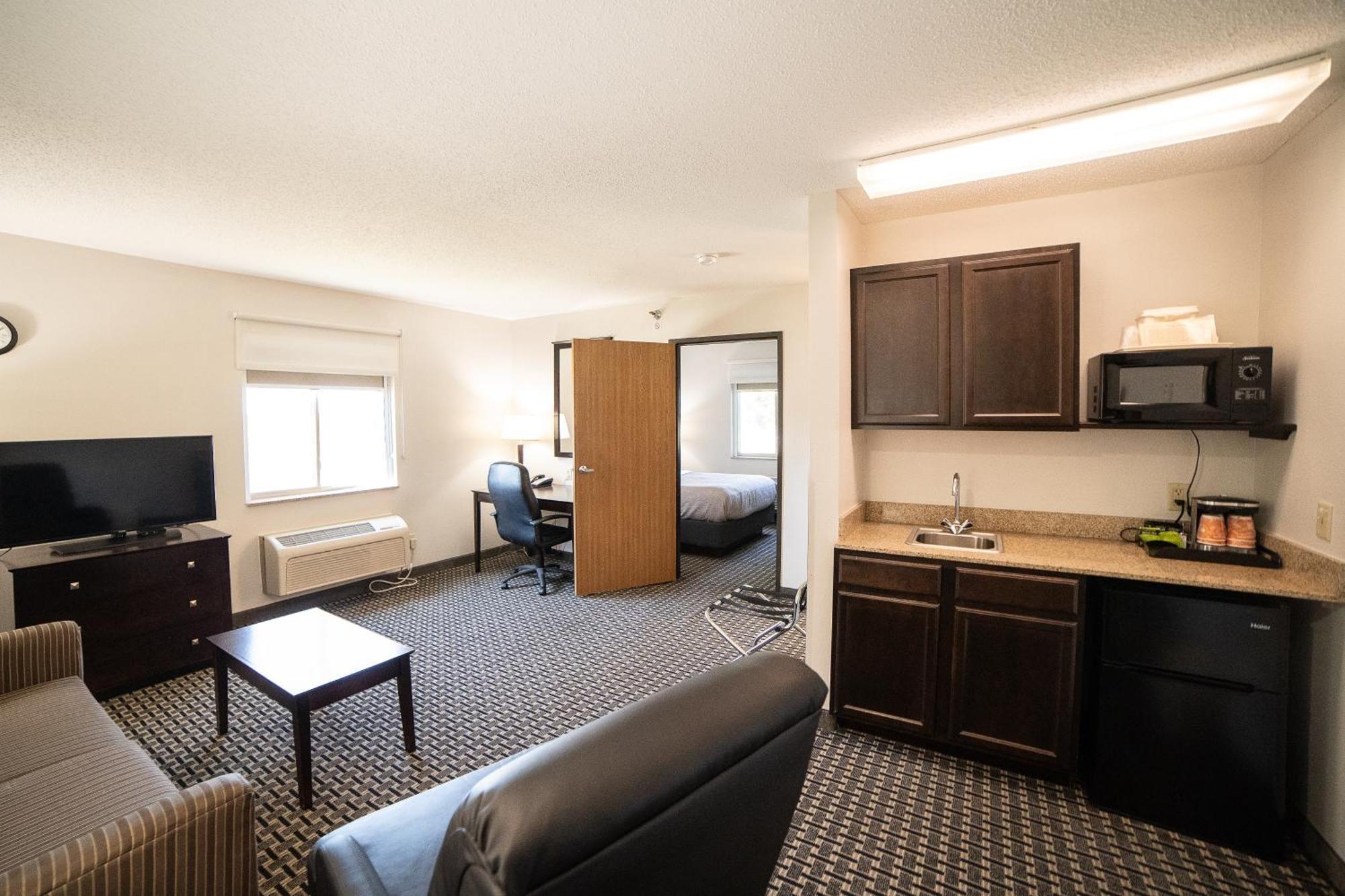 Quality Inn & Suites Watertown Near Prairie Lakes Ice Arena Extérieur photo