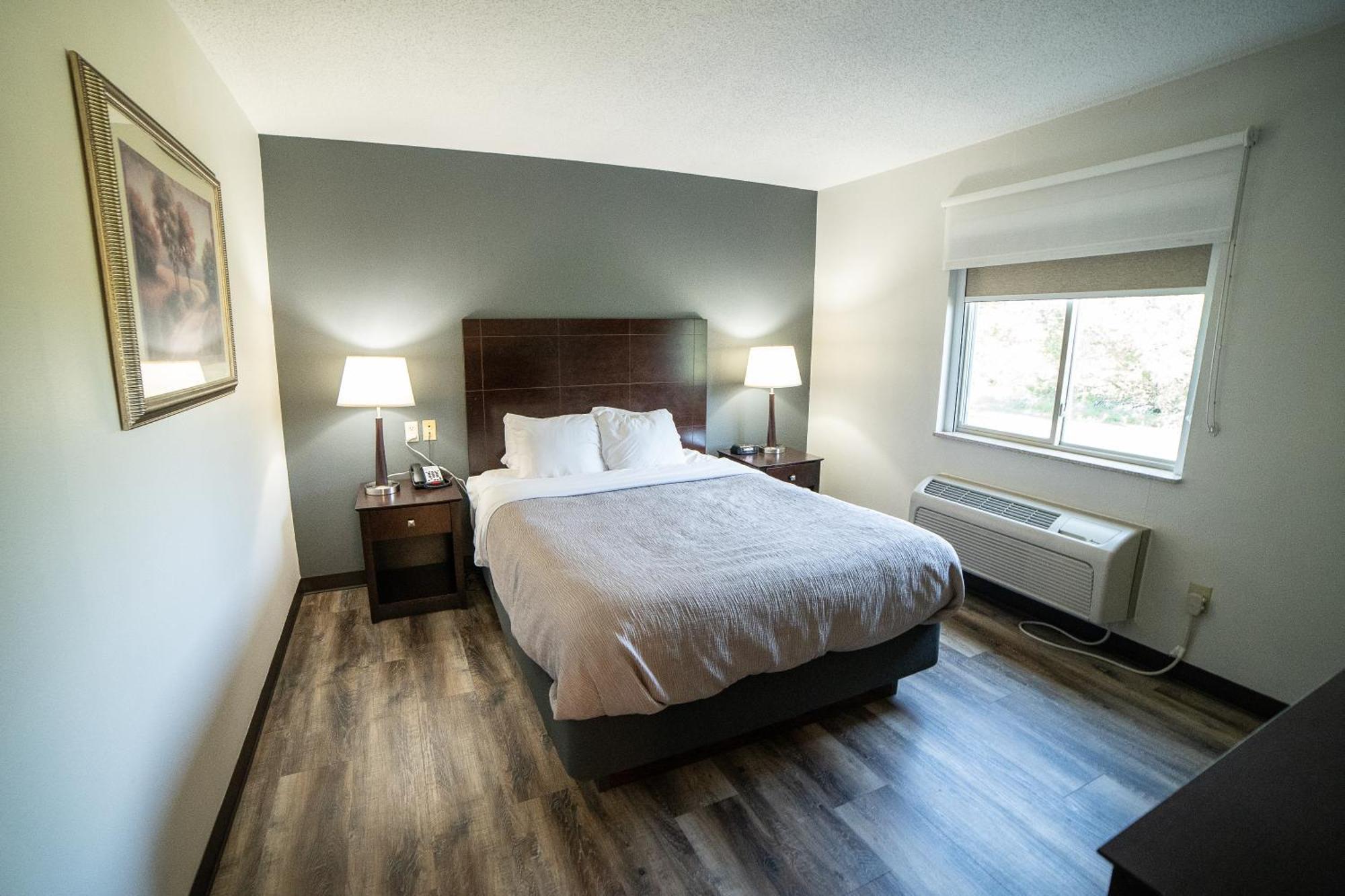 Quality Inn & Suites Watertown Near Prairie Lakes Ice Arena Extérieur photo