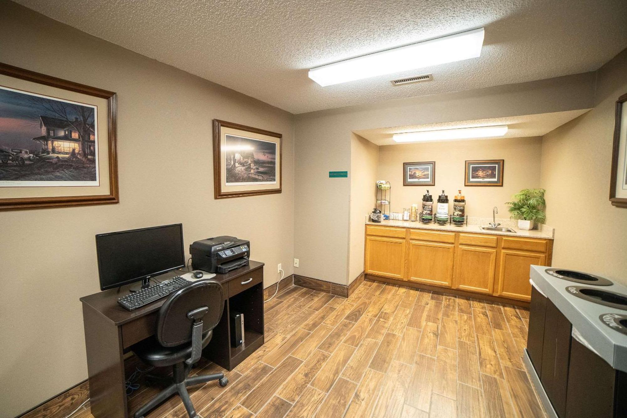 Quality Inn & Suites Watertown Near Prairie Lakes Ice Arena Extérieur photo