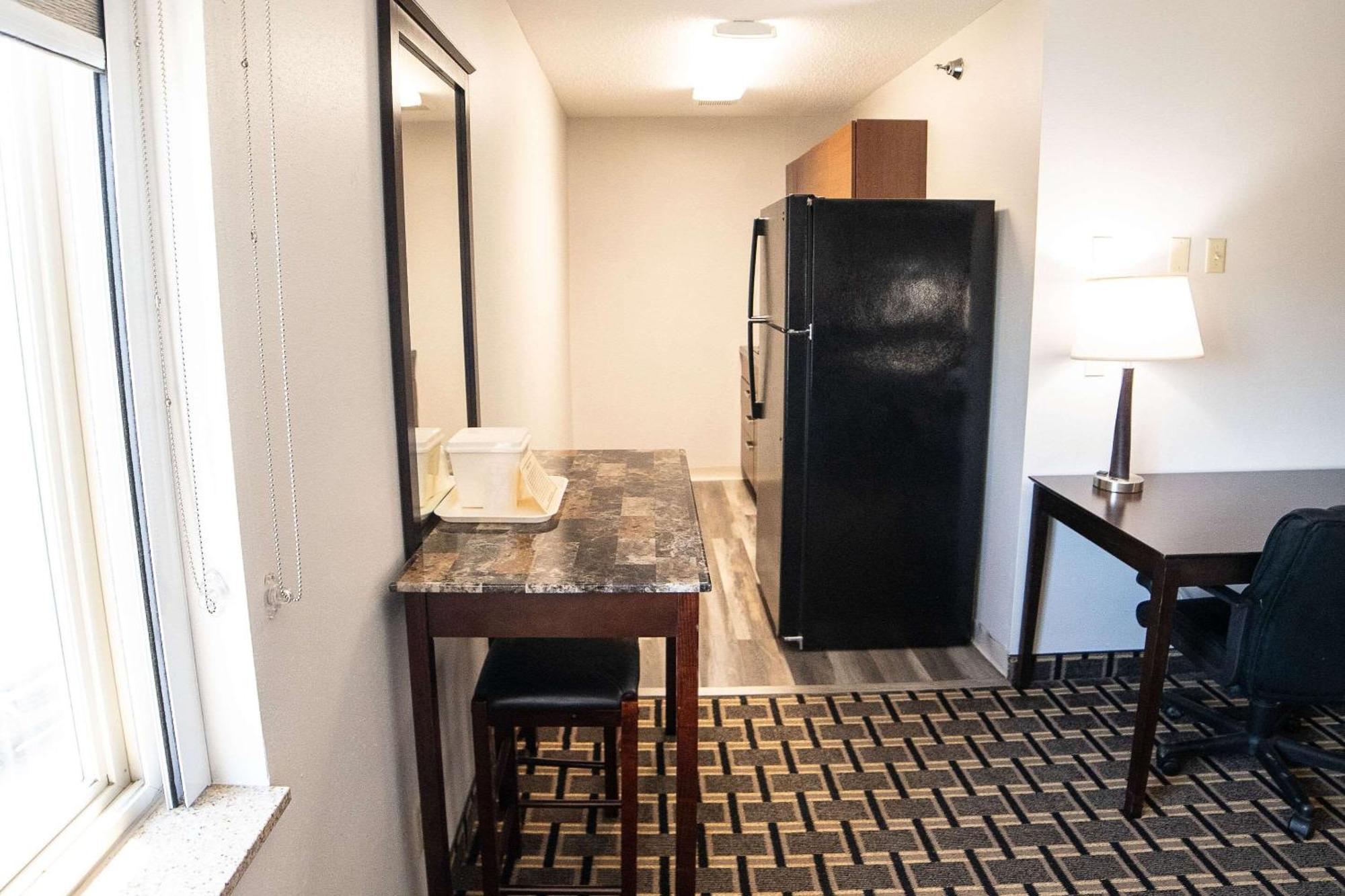 Quality Inn & Suites Watertown Near Prairie Lakes Ice Arena Extérieur photo