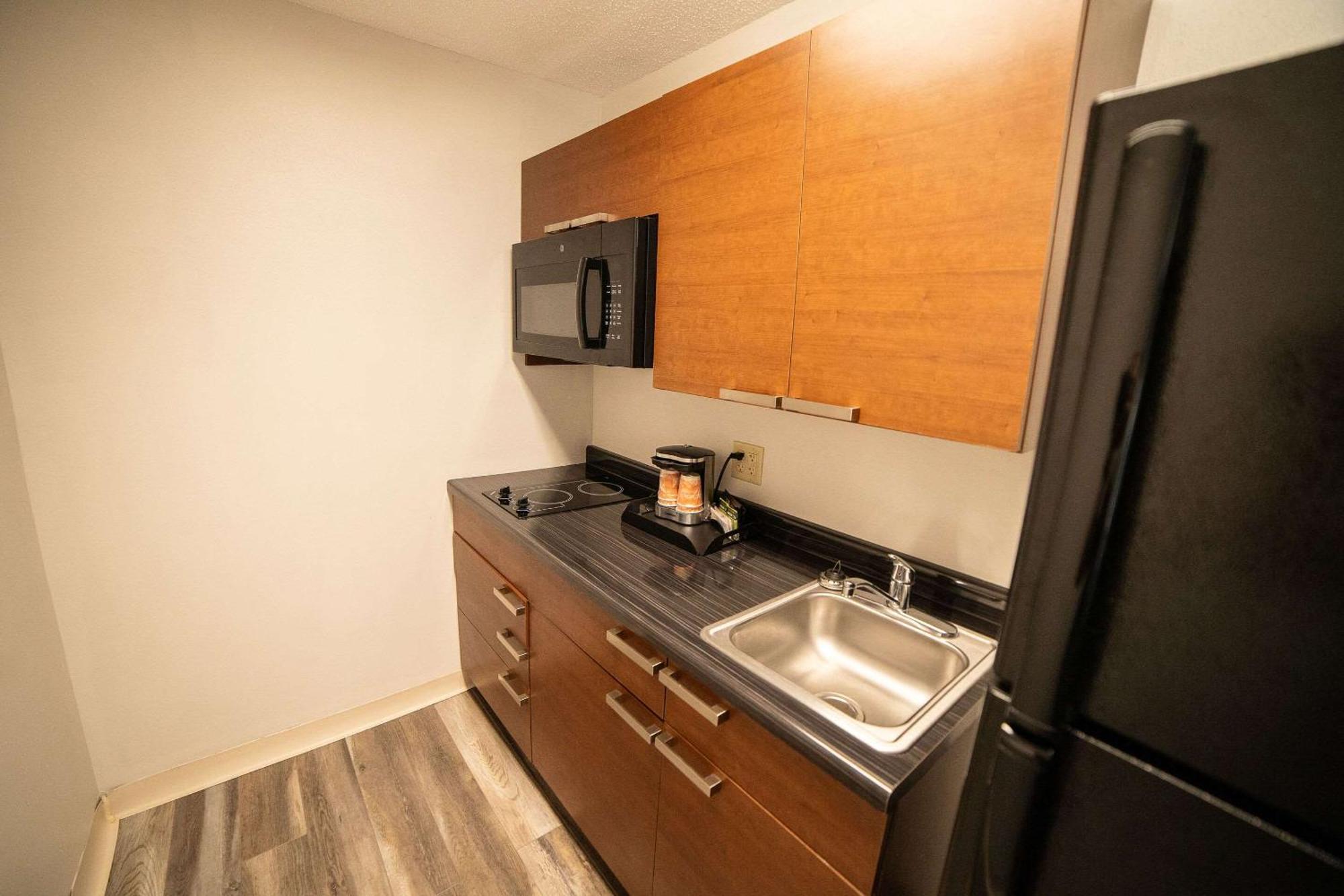 Quality Inn & Suites Watertown Near Prairie Lakes Ice Arena Extérieur photo