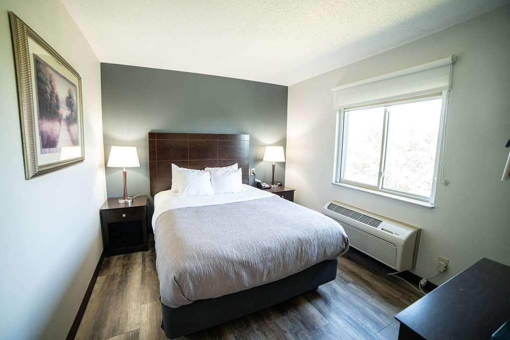 Quality Inn & Suites Watertown Near Prairie Lakes Ice Arena Chambre photo