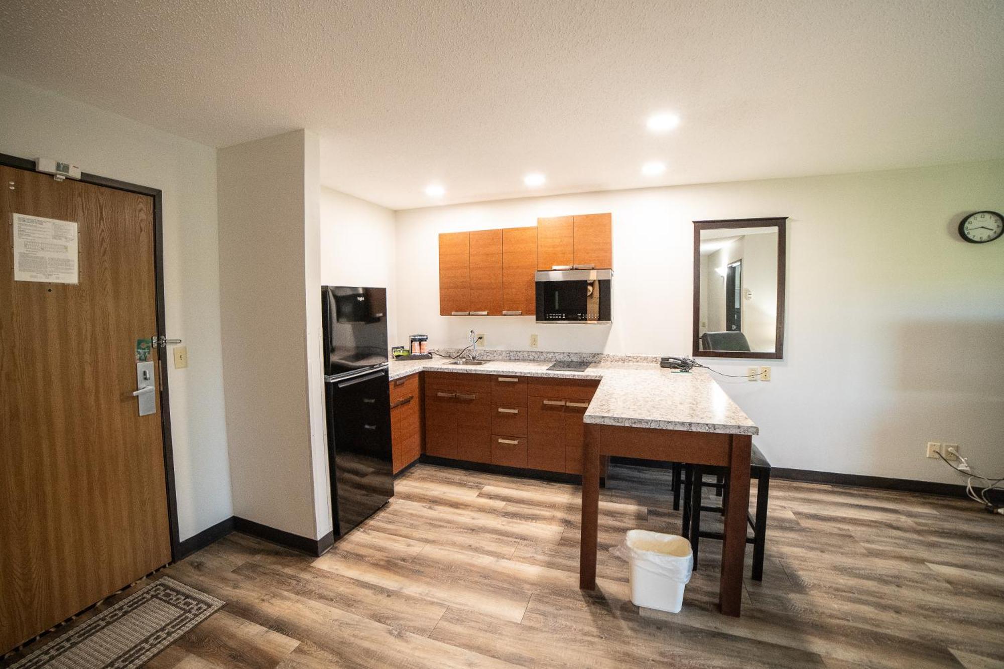 Quality Inn & Suites Watertown Near Prairie Lakes Ice Arena Extérieur photo