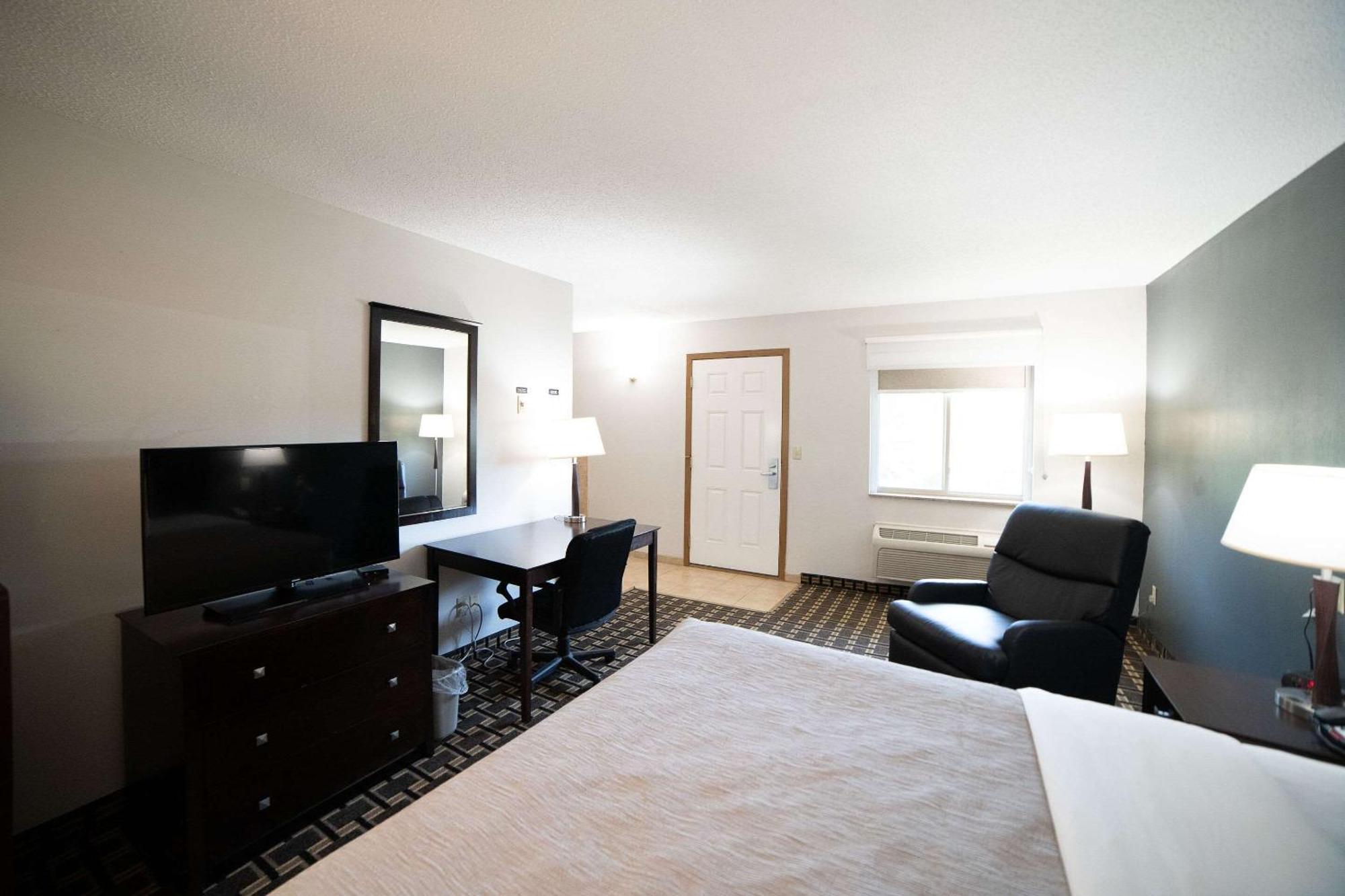Quality Inn & Suites Watertown Near Prairie Lakes Ice Arena Extérieur photo